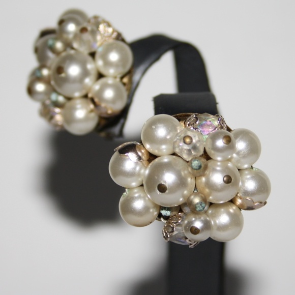Vintage Jewelry - Vintage Pearl and Crystal earrings